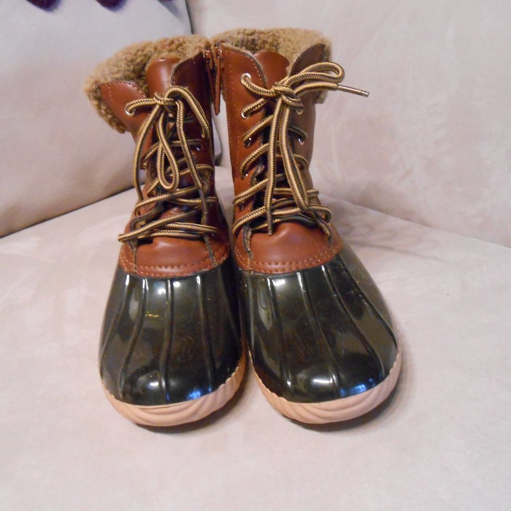 Women’s Nature Breeze Black and Tan, fur lined, all weather “Duck”boots size7.5